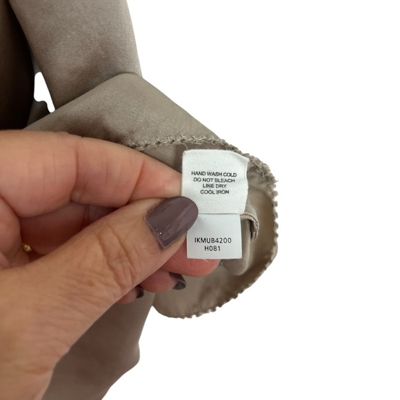 VTG 100% Silk Taupe Beige Sateen Crocheted Yoke Top Sequins Metal Accents Medium - Picture 9 of 9